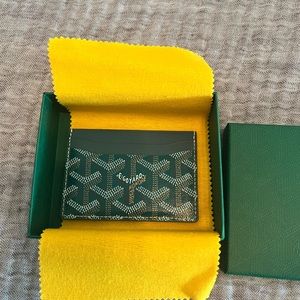 Goyard card case in green with box